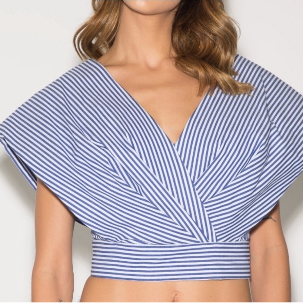 A.peach cropped v-neck striped crop top women’s size small blue white